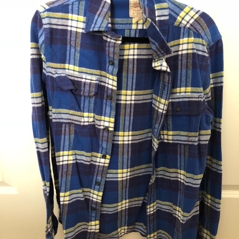 American Eagle men’s blue and yellow flannel